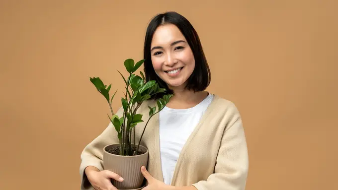 Bergaya Ala “Cewek Bumi” dengan Outfit Earth Tone, 4 Fashion Item Ini Wajib Dicoba