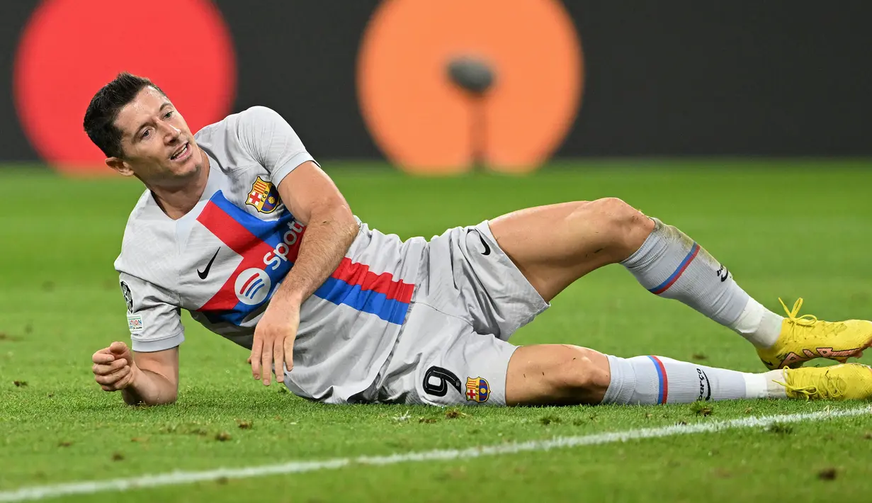 Lewandowski dan kolega dikejutkan oleh gol Lucas Hernanbdez dan Leroy Sane pada babak kedua. (AFP/Kerstin Joensson)