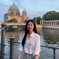 Transformasi Gaya Rambut Kim Ji Won. [@geewonii]