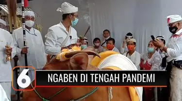 Upacara agama Mamukur Massal atau Ngaben, kremasi terhadap beberapa jenazah tetap digelar di Kota Denpasar, meski di tengah pandemi Covid-19. Penyelenggara benar-benar memodifikasi upacara tersebut agar semua peserta mematuhi protokol kesehatan.