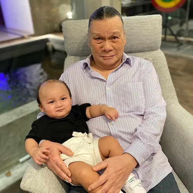 Ayah Baim Wong, Johnny Wong, dengan Kiano Tiger Wong