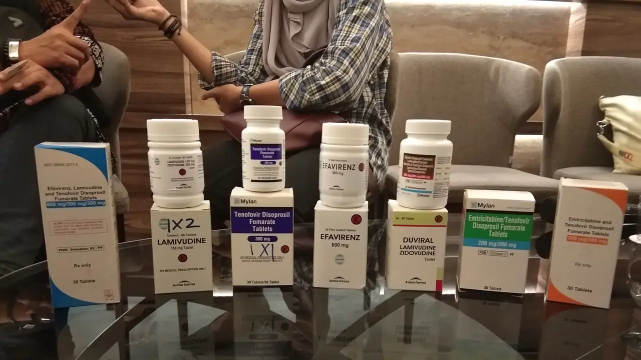 Obat obat ARV Fixed Dose Combination jenis TLE (Tenofovir, Lamivudin, Efavirenz) yang banyak digunakan ODHA di Indonesia. (Foto: Giovani Dio Prasasti/Liputan6.com)