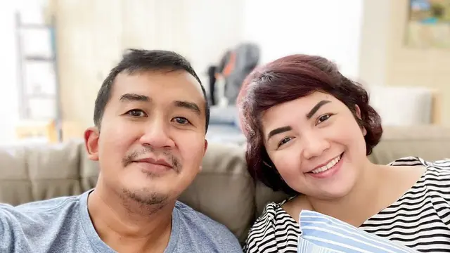 Dilamar Perwira TNI, Ini 7 Potret Kebersamaan Joy Tobing dan Calon Suami