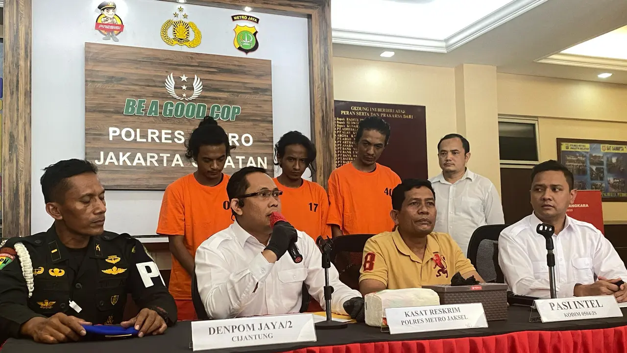 Polres Metro Jakarta Selatan menangkap Vadel Badjideh, Pacar dari anak artis Nikita Mirzani, Laura alias Lolly terkait kasus pengeroyokan anggota Babinsa TNI di Jakarta Selatan.