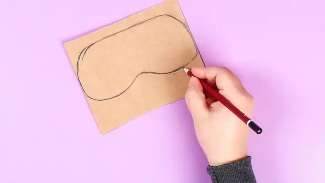 Cara Membuat Topeng dari Kertas Karton (Sumber: iStockphoto)