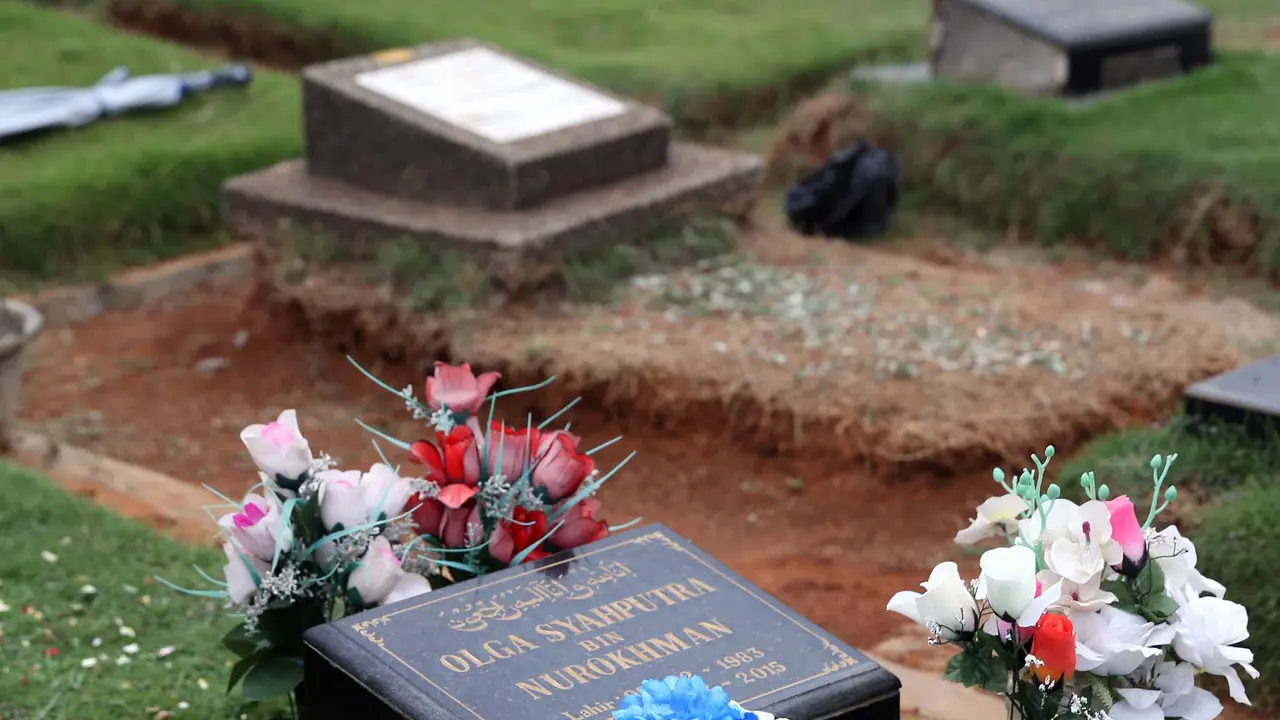 [Bintang] ilsutrasi makam