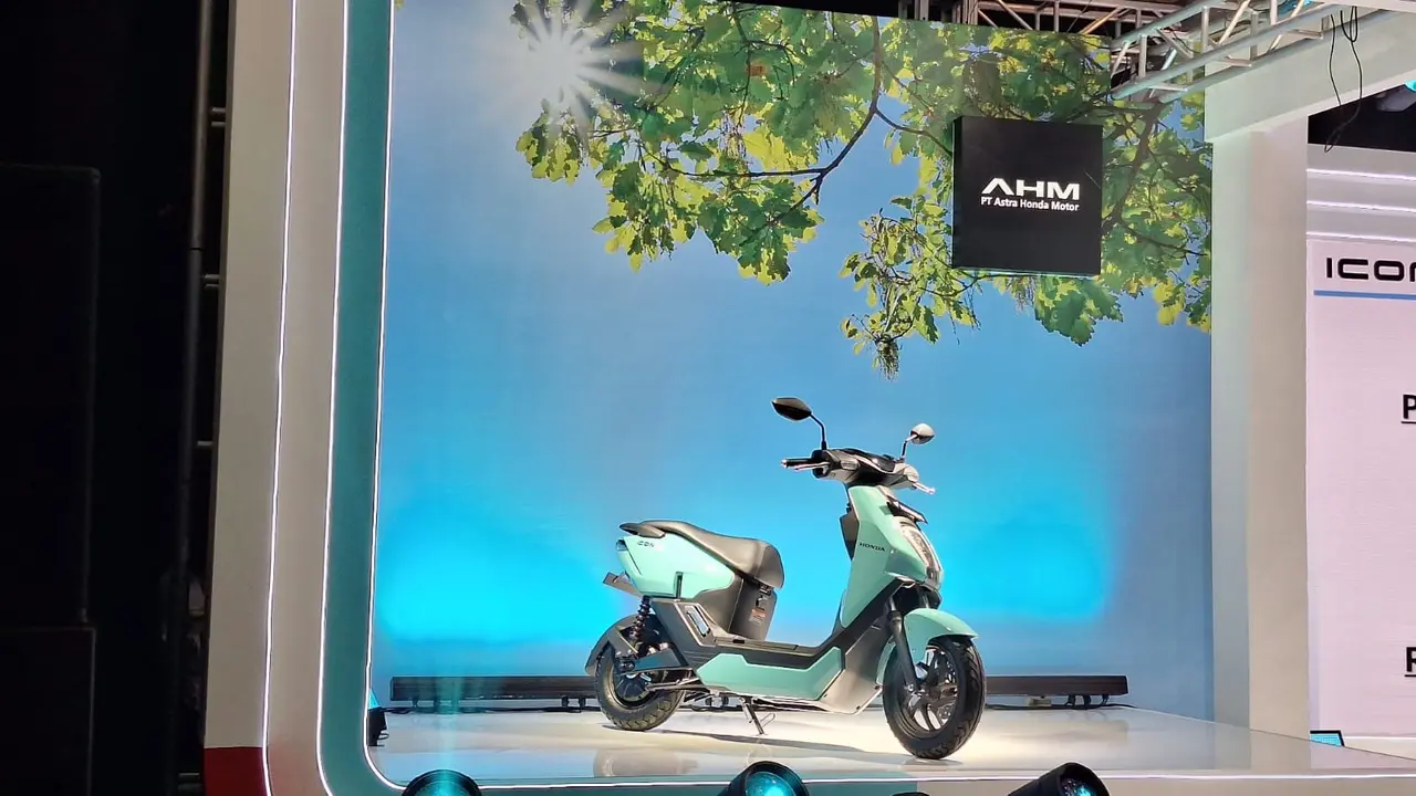 PT Astra Honda Motor (AHM) menghadirkan 2 motor listrik sekaligus, CUV e: dan ICON e: dengan status pertama di dunia. (Liputan6.com/Arief Aszhari)