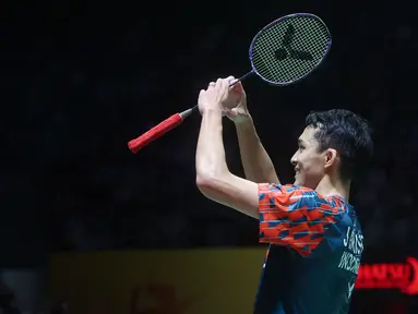 Tunggal putra bulu tangkis Indonesia Jonatan Christie berhasil menjejakkan kaki di babak perempat final Indonesia Masters 2025. (Bola.com/M Iqbal Ichsan)