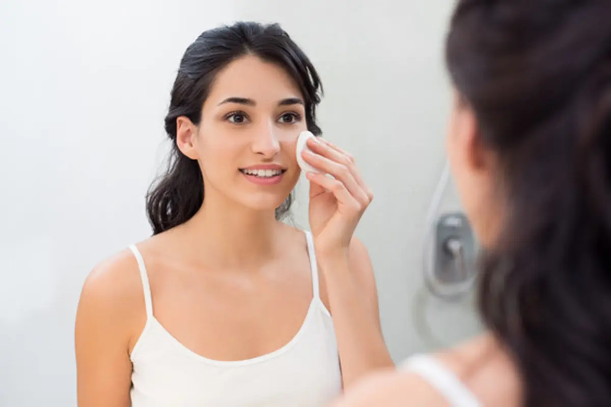 5 Blunder Ketika Bersihkan Heavy Makeup di Wajah