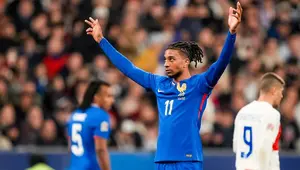 Pemain sayap Timnas Prancis,&nbsp;Michael Olise, saat laga leg kedua perempat final UEFA Nations League melawan Kroasia di Stade de France, Senin dini hari WIB (24-3-2025). (Bola.com/ X @FrenchTeam)