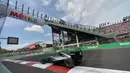 Hamilton dan Rosberg dipastikan bakal berjuang habis-habisan menjadi yang terbaik di dua seri terakhir, Brasil dan Abu Dhabi, demi mengamankan gelar juara dunia F1 2016. (AFP/Pedro Pardo)