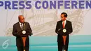 Presiden Afrika Selatan Jacob Zuma (kiri) saat menggelar konferensi pers hasil pertemuan para kepala negara dan pimpinan delegasi dalam rangkaian KTT Indian Ocean Rim Association (IORA) 2017 di JCC, Jakarta, Selasa (7/3). (Liputan6.com/Angga Yuniar)