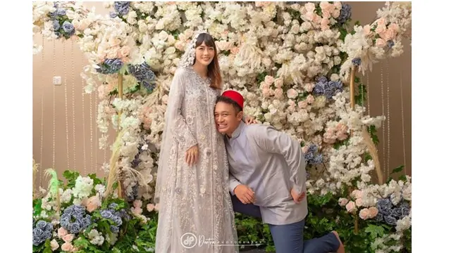 7 Potret Gilang Dirga Tasyakuran Kehamilan 4 Bulan Adiezty Fersa, Haru Bahagia