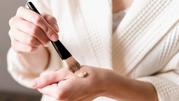 Ide Aplikasi Makeup No Foundation untuk Tampilan Natural yang Segar (photo by freepik)