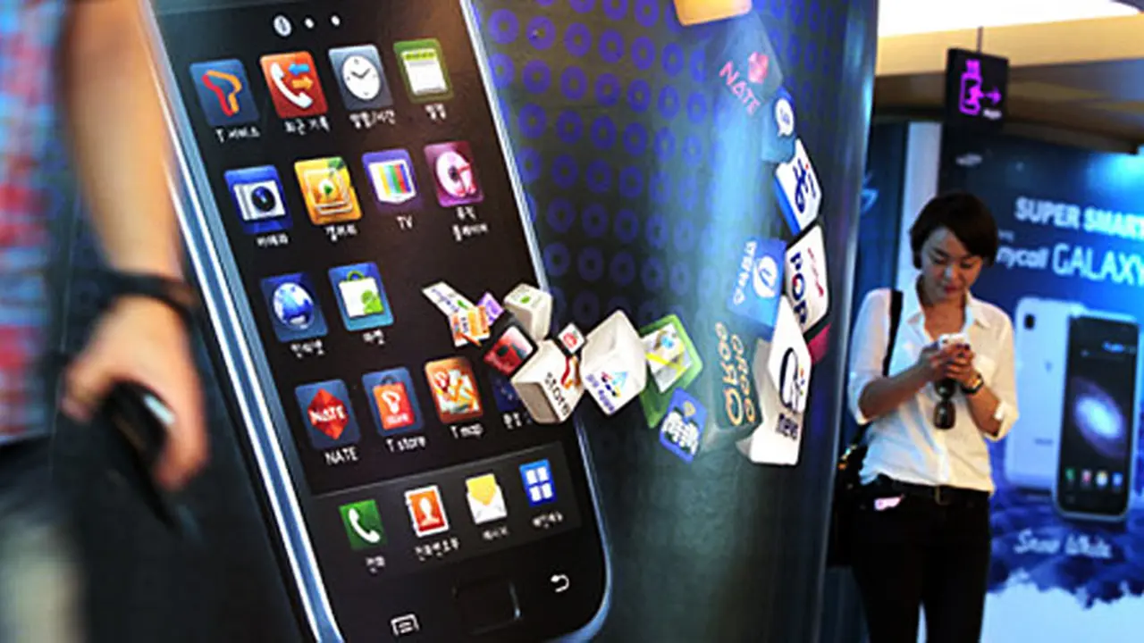 smartphone-china-130903b.jpg