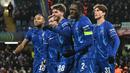 Pemain Chelsea merayakan gol yang dicetak oleh Marc Guiu ke gawang Shamrock Rovers pada laga lanjutan UEFA Conference League di Stamford Bridge, London, Inggris, Jumat (20/12/2024) WIB. (AFP/Justin Tallis)