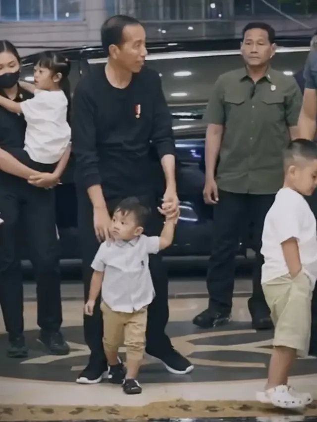 Potret Jokowi Ajak Anak Kahiyang Ayu Libur Lebaran. [@jokowi]