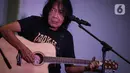 Lahirnya album ini juga tidak terlepas dari peran Hendra Lie selaku produser eksekutif. Pemilik Mata Elang Production ini merupakan salah satu manajer di awal perjalanan God Bless pada era 1970-an. Demikian pula tangan dingin Tohpati turut memberi warna dan memperkuat daya magis lagu-lagu di album ini melalui sentuhan orkestra. (Liputan6.com/Faizal Fanani)