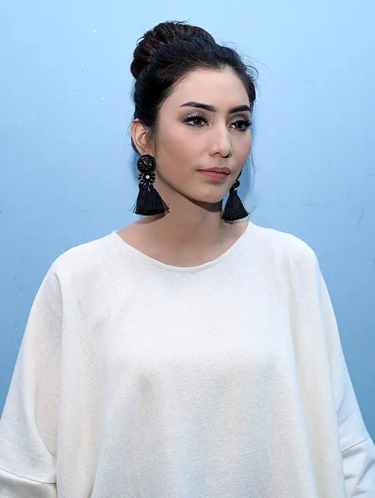 "Udah ada WO yang bantu dan ada keluarga. Aku masih campur tangan detailnya. udh 60% beres dekorasi segala macam. Kita sama-sama ngurusnya. Beruntung gue dapatin yang udah ngerti (maunya)," pungkasnya. (Deki Prayoga/Bintang.com)