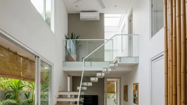 Desain Rumah Kecil dengan Plafon Tinggi Anti Panas dan Jamur