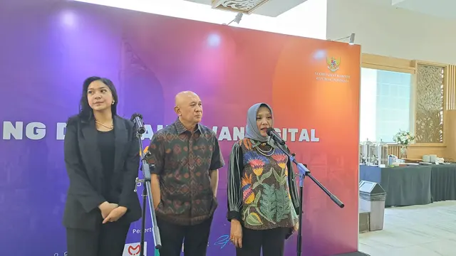 Menteri Koperasi dan UKM, Teten Masduki di Kantor Kementerian Koperasi dan UKM, Jakarta, Rabu (25/10/2023). Teten mengatakan bahwa Ceo TikTok Shou Chew telah menyurati Presiden Joko Widodo (Jokowi). (Ayu/Merdeka.com)