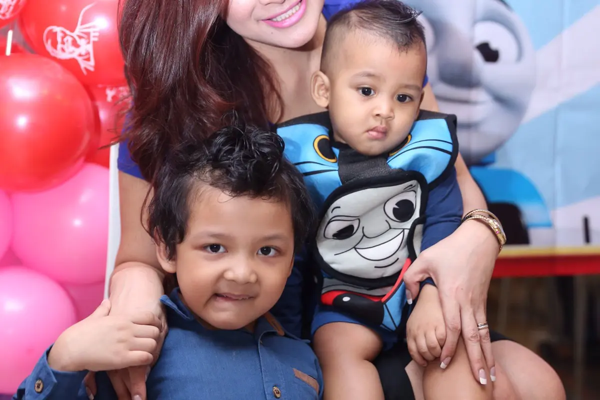 [Bintang] Virnie Ismail dan anak-anaknya