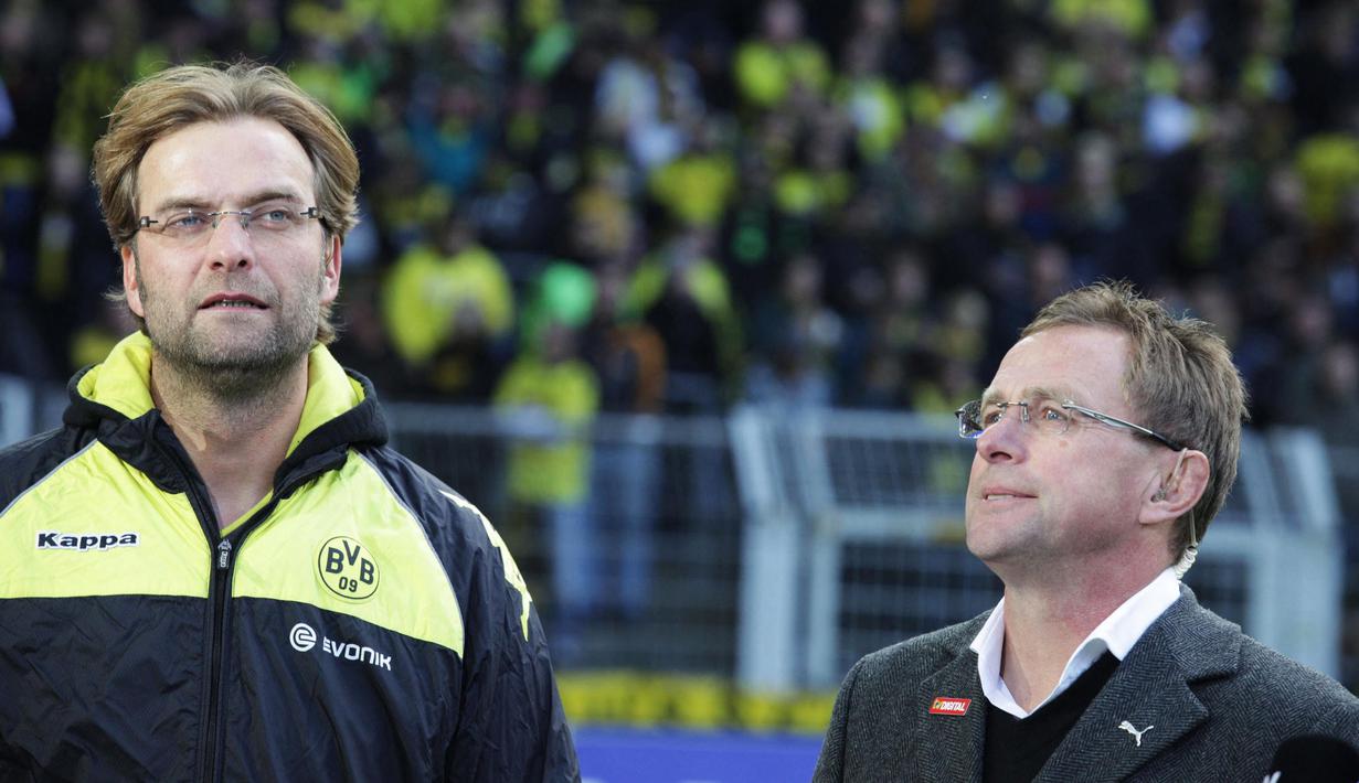 Ralf Rangnick ternyata dikenal sebagai guru dari pelatih Liverpool dan Chelsea saat ini. Rangnick disebut-sebut merupakan sosok yang menginspirasi gaya melatih Klopp dan Tuchel. (AFP/Bartek Wrzesniowski)