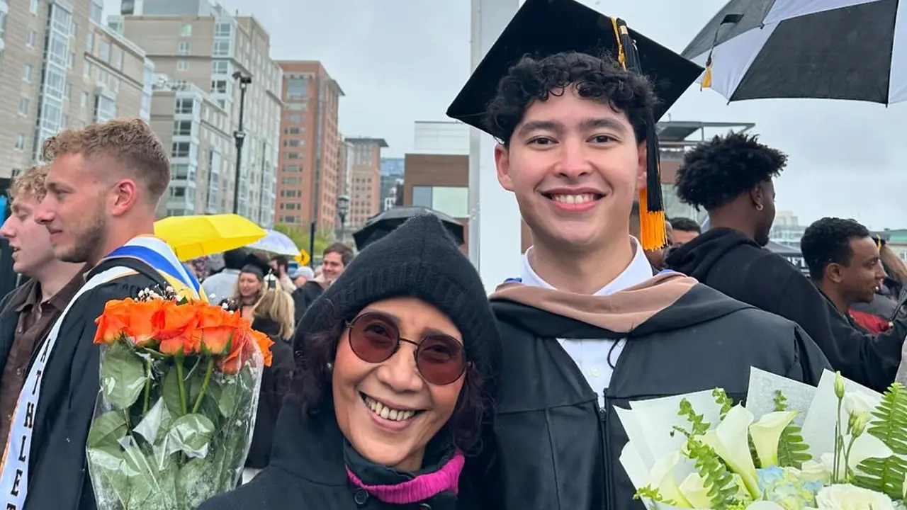 Potret wisuda Alvy Xavier anak Susi Pudjiastuti (Sumber: Instagram/@susipudjiastuti115)