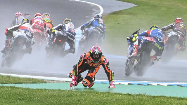 Foto: Momen-Momen Kecelakaan yang Dialami Pembalap F1 dan MotoGP Selama Musim 2023