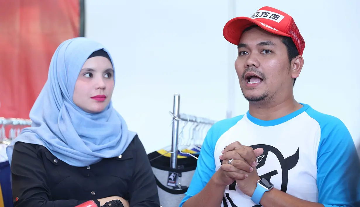 "Sudah 2 tahun jalan. Alhamdulillah ada tambahan uang susu. Bisa beli banyak juga (selain susu)," kata Indra Bekti. (Nurwahyunan/Bintang.com)