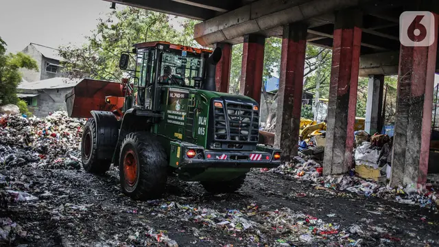 Kolong Tol Jadi Penampungan Sampah