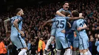Para pemain Manchester City merayakan gol yang dicetak Ilkay Gundongan ke gawang Manchester City pada laga Liga Champions di Ettihad Stadium, Inggris, Selasa (1/11/2016). (AFP/Oli Scarff)