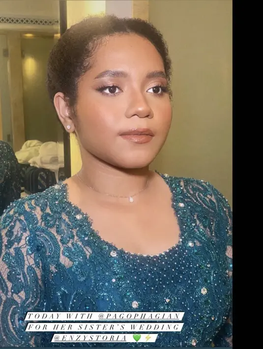 Detail kebaya adik Enzy Storia Casey Paquita dengan bordir dan payet yang cantik. [Foto: Instagram @vagueskin]