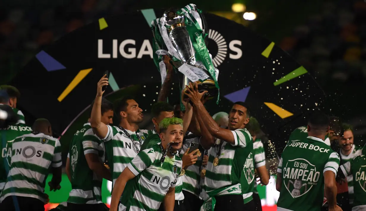 Musim ini beberapa pemain di lapangan menjadi kunci kesuksesan Sporting merebut gelar liga. Mulai dari Pedro Goncalves dengan 18 gol dan Nuno Santos denngan 5 assist. (Foto: AFP/Patricia De Melo Moreira)