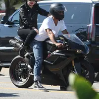 Lady Gaga dan Taylor Kinney (via dailymail.co.uk)