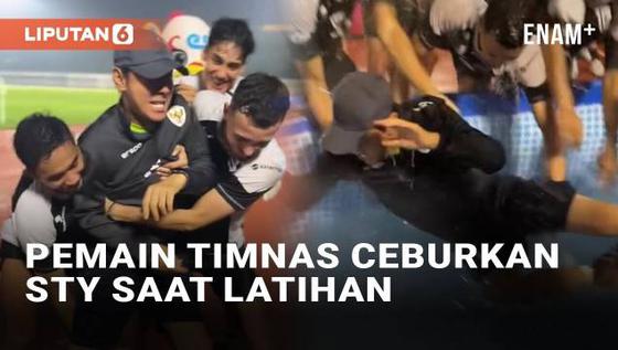 VIDEO: Momen Pemain Timnas Kerjai STY Saat Latihan, Ceburkan Sang Pelatih ke Kolam