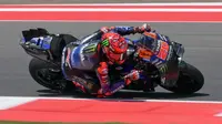 Indonesia kembali menjadi tuan rumah ajang balapan MotoGP seri ke-15 musim 2024 pada 27 hingga 29 September 2024 di Sirkuit Mandalika, Lombok, Nusa Tenggara Barat. Pembalap Monster Energy Yamaha MotoGP, Fabio Quartararo mengendarai motornya saat sesi latihan bebas di Sirkuit Internasional Pertamina Mandalika, Lombok, Nusa Tenggara Barat, Jumat 27 September 2024. (BAY ISMOYO/AFP)