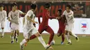 Gelandang Timnas Indonesia U-22, Sani Rizki, mengontrol bola saat melawan Vietnam U-22 pada laga final SEA Games 2019 di Stadion Rizal Memorial, Manila, Selasa (10/12). Indonesia kalah 0-3 dari Vietnam. (Bola.com/M Iqbal Ichsan)