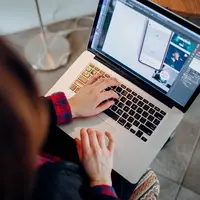 Rutinitas kerja, kuliah, hingga perjalanan pulang-pergi bukan berarti menutup peluang untuk mencoba pekerjaan sampingan dan mengembangkan potensi diri. (Foto/Dok: Pexels)