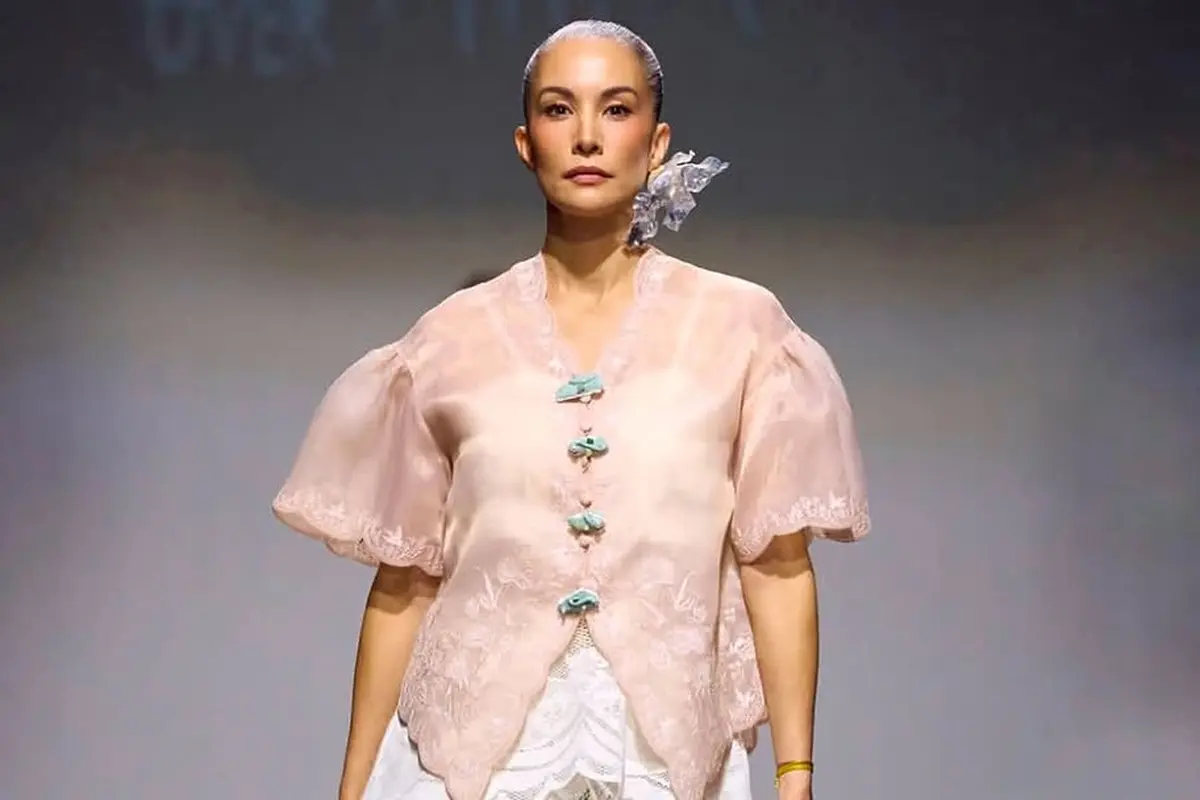 4 Potret Comeback Elegan Nadya Hutagalung di Dubai Fashion Week, Tampil Memukau dengan Koleksi Brand Lokal