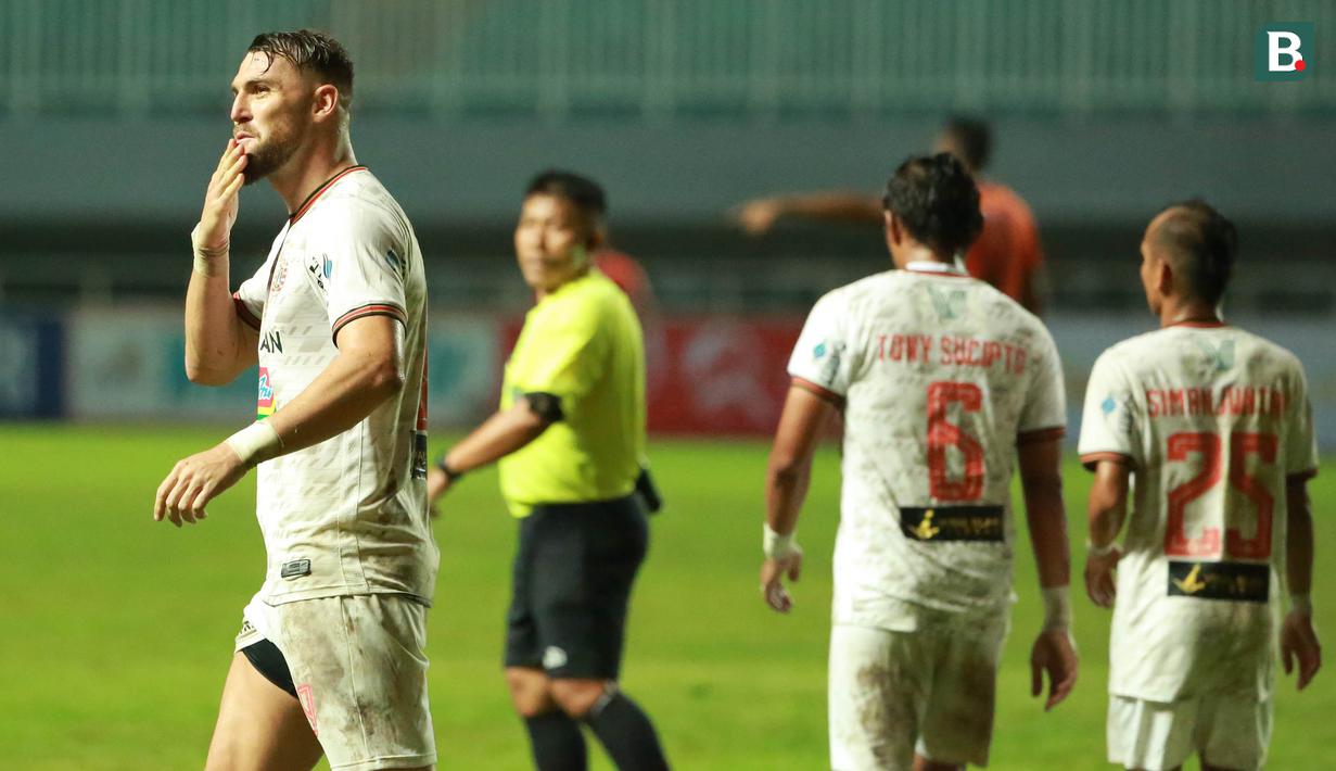 Pemain Persija Jakarta, Marko Simic (kiri) melakukan selebrasi usai mencetak gol ke gawang Persiraja Banda Aceh dalam laga pekan ke-6 BRI Liga 1 2021/2022 di Stadion Pakansari, Bogor, Sabtu (10/2/2021). Persija menang 1-0. (Bola.com/M Iqbal Ichsan)