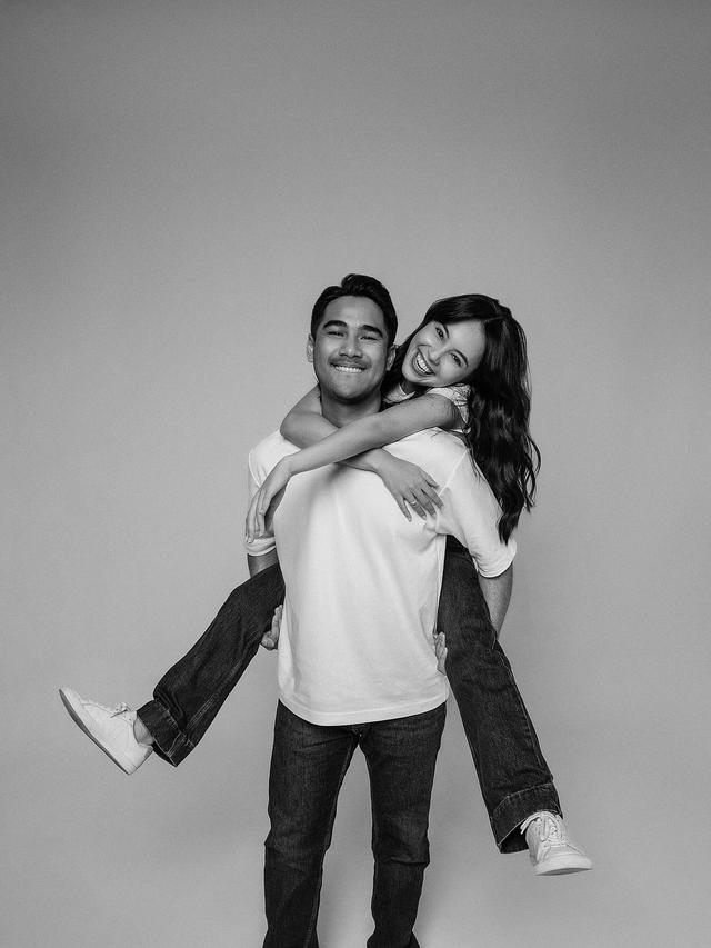 7 Pemotretan Terbaru Anggika Bolsterli Bareng Kekasih Bertema Black & White Ini Menawan