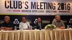 CEO PT Gelora Trisula Semesta, Joko Driyono (kedua kanan), memimpin pertemuan dengan klub-klub Indonesia Super League dan Divisi Utama membicarakan rencana Indonesia Soccer Championship di Jakarta, Jumat (26/2/2016). (Bola.com/Vitalis Yogi Trisna)