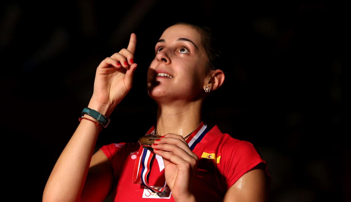 Rasa syukur Carolina Marin atas pencapaiannya tahun ini. Minggu (16/8/2015). (Bola.com/Arief Bagus)