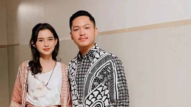 6 Potret Mesra Azriel Hermansyah dan Sarah Menzel, Temani Buka Puasa Meski Beda Agama