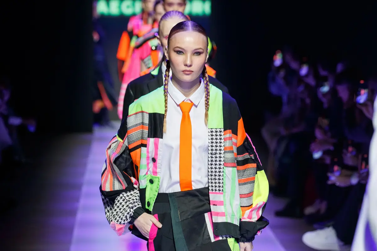 Koleksi Eco-Friendly RAEGITAZORO Memikat Dunia di Moscow Fashion Week (magnifique indonesia)