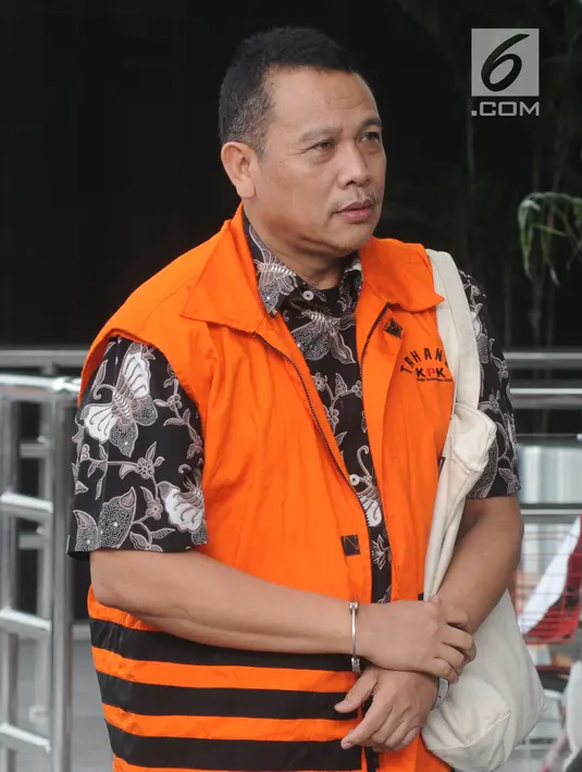 Terpidana mantan Kapus Data dan Sistem Informasi Sekjen Kemendagri, Dudy Jocom menjalani pemeriksaan di gedung KPK, Jakarta, Selasa (29/1). Dudy diperiksa terkait dugaan korupsi pembangunan Kampus IPDN di Gowa tahun anggaran 2011.(merdeka.com/Dwi Narwoko)