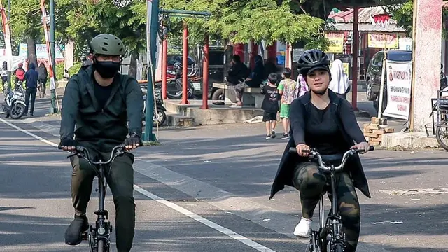 7 Gaya Annisa Pohan saat Bersepeda, Tetap Kece