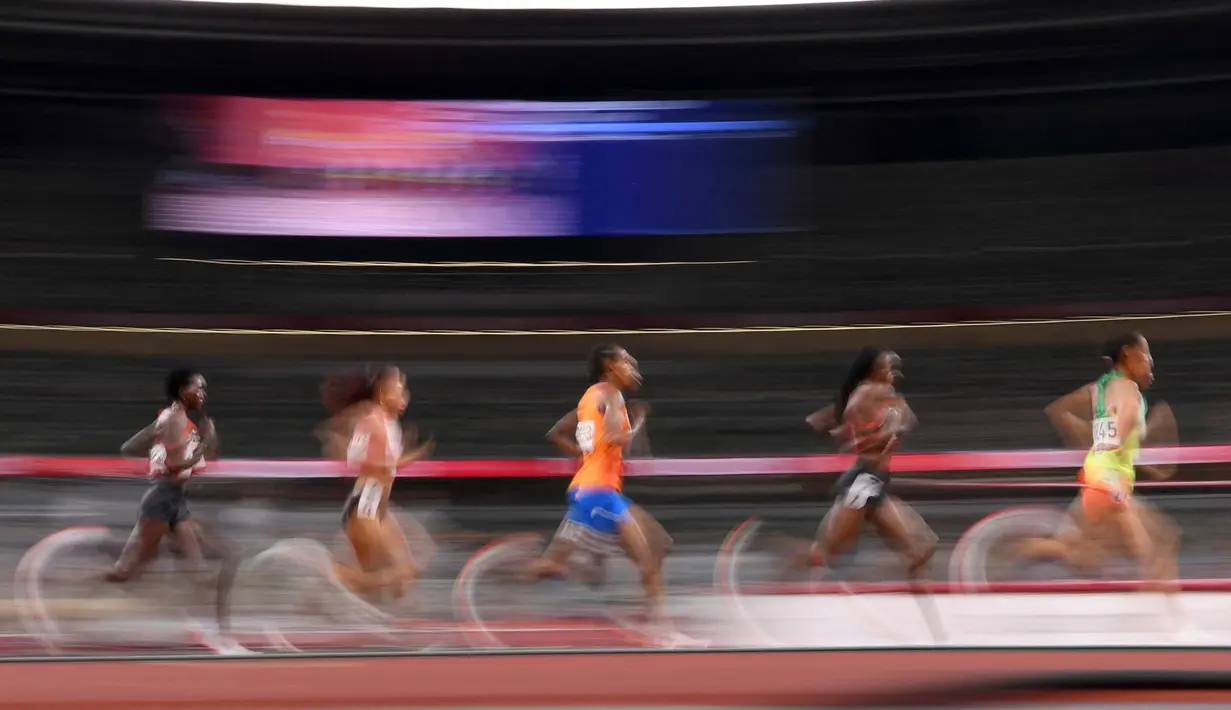 Atlet bertanding di final 10.000m putri pada Olimpiade Tokyo 2020 di Olympic Stadium, Tokyo, Sabtu (7/8/2021). (Foto: AFP/Jonathan Nackstrand)