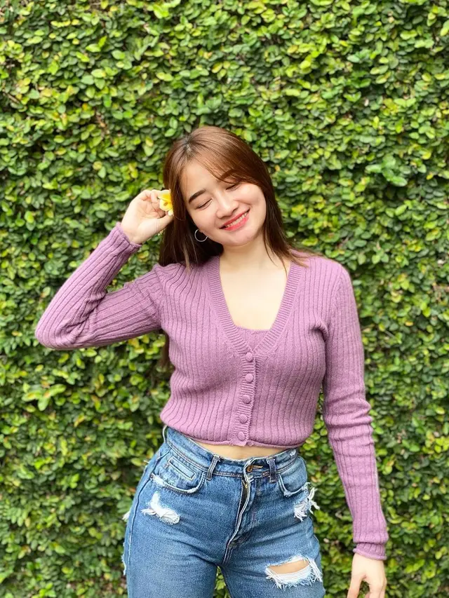 7 Potret Lyia Amelia dalam Busana Kasual Ini Menawan
